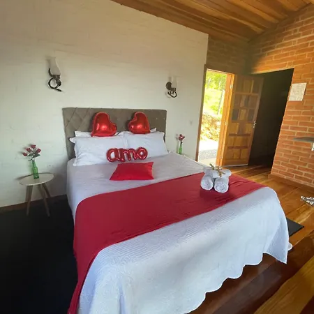 Chale Nas Montanhas De Goncalves Villa Exterior photo